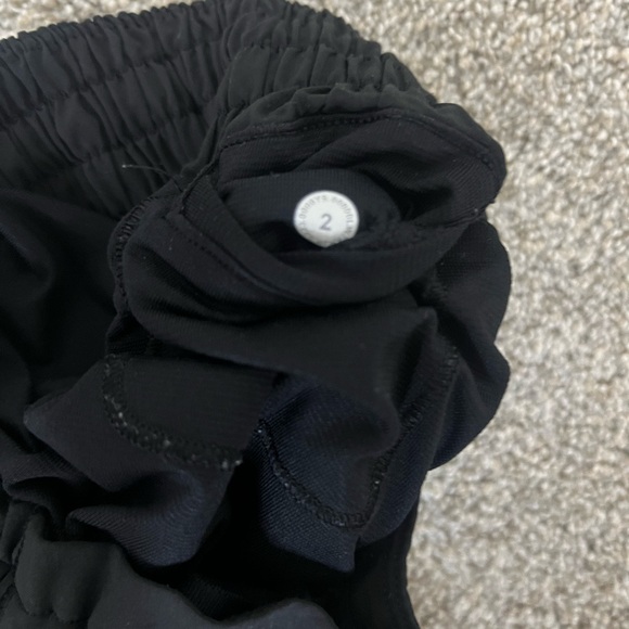 lululemon hotty hots size 2 - Picture 3 of 4